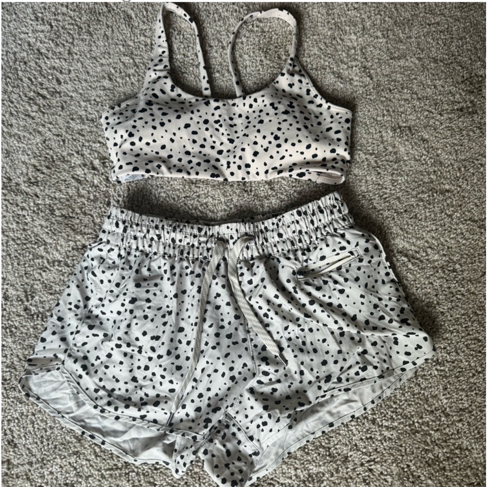 Vuori dot yosemite shorts dot small Rare